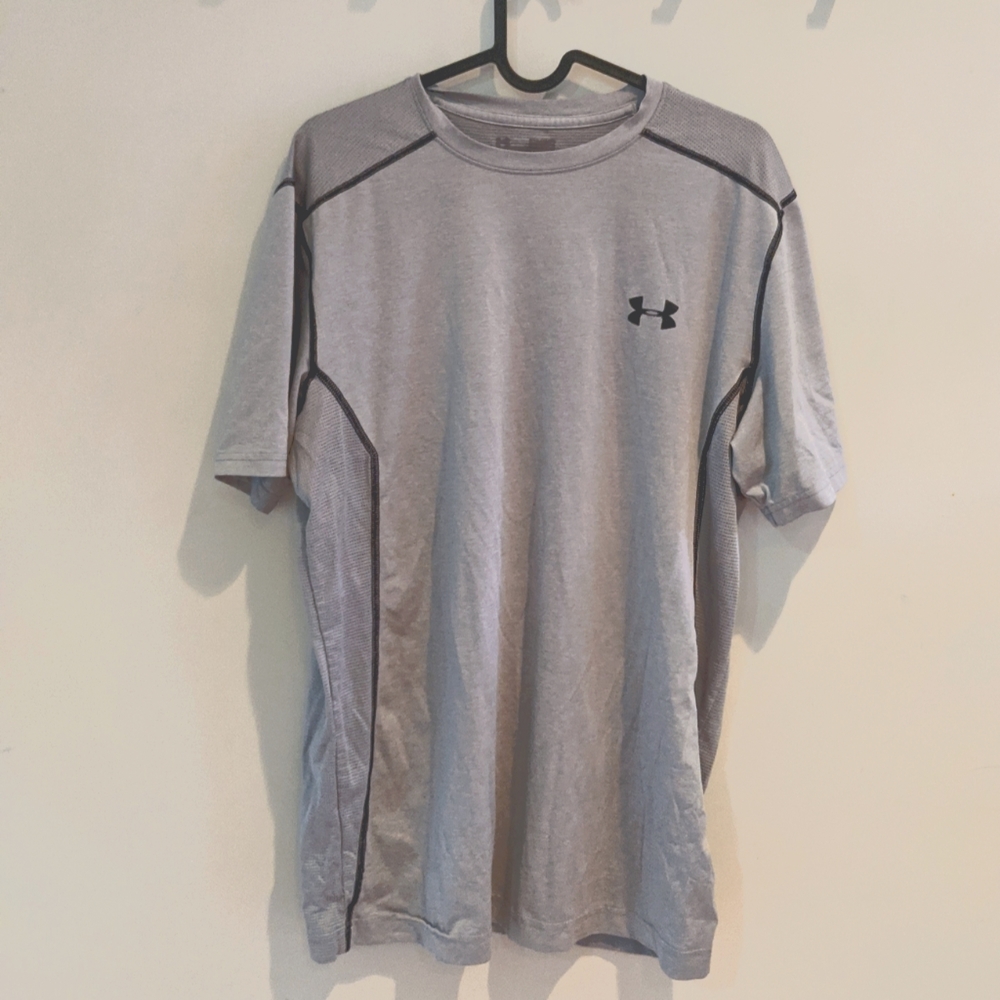 UNDER ARMOUR GREY ATHLETIC SHIRT
